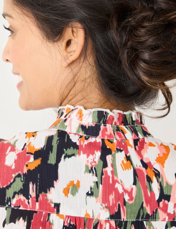 Chemisier imprimé col volanté, crépon (marine / rose) Chemisier imprimé col volanté, crépon (marine / rose)